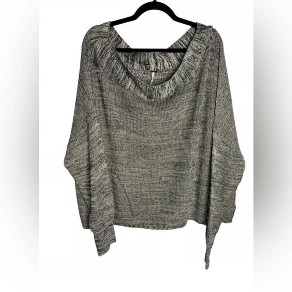 FREE PEOPLE GRAY OFF THE SHOULDER SWETER SIZE XS